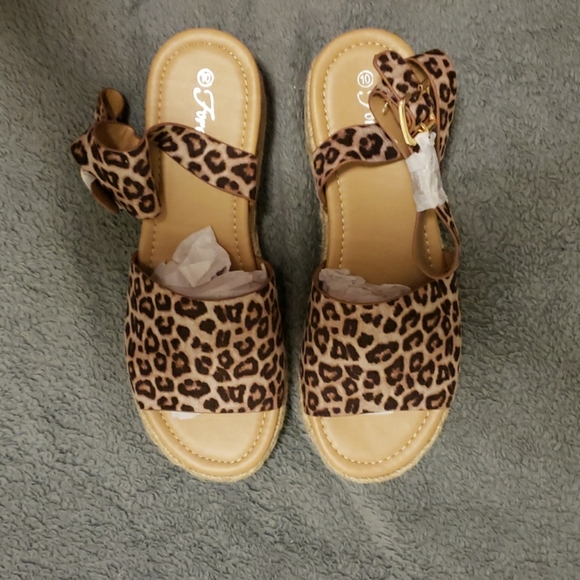 Leopard Sandals - Picture 5 of 9